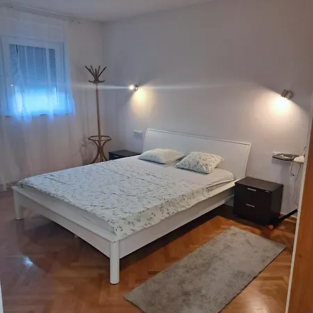 Avenue Flat * Mostar