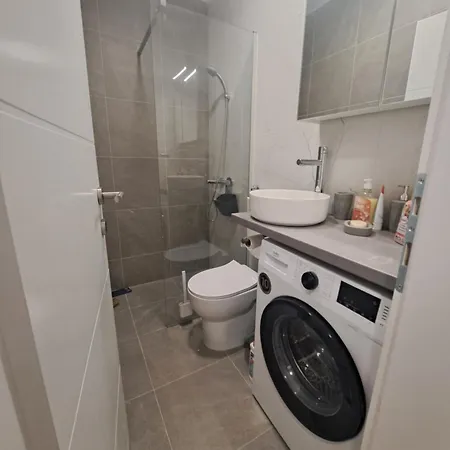 Avenue Flat * Mostar
