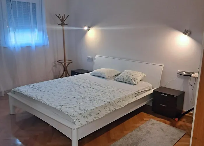 Avenue Flat * Mostar